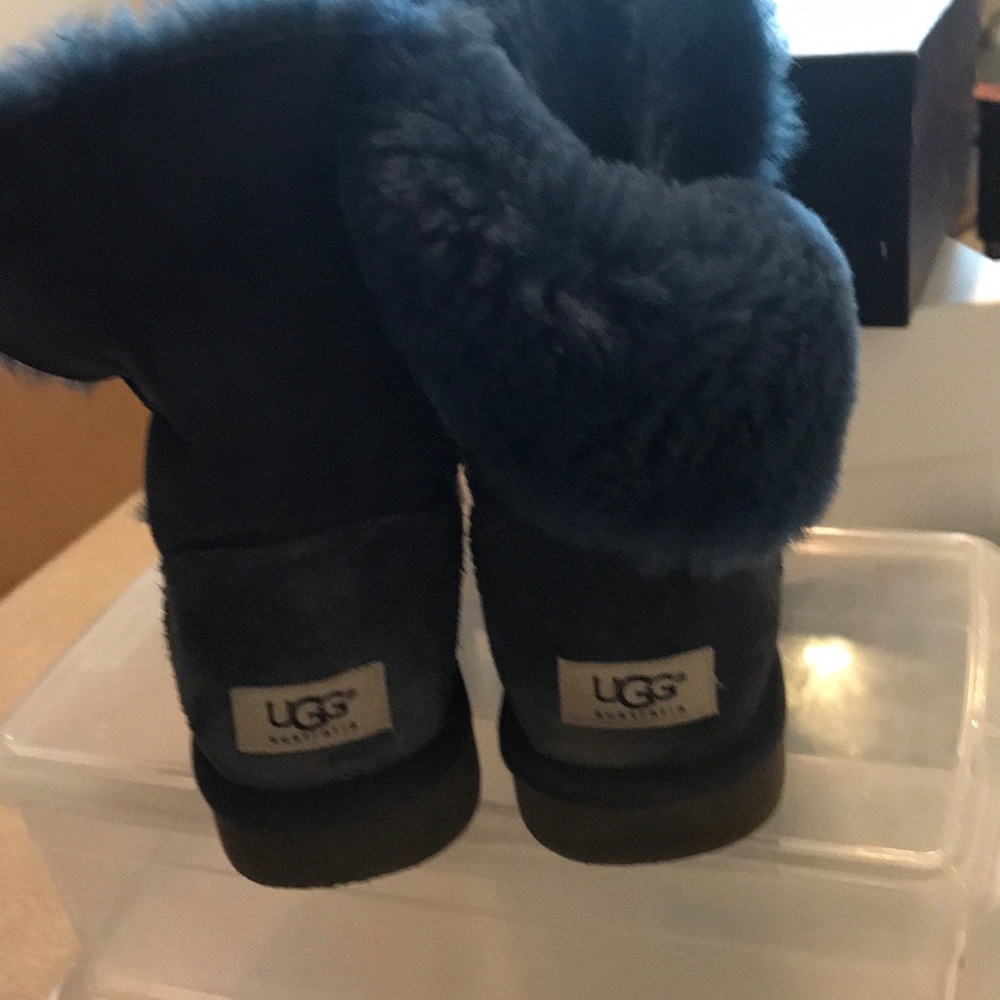 Uggs - image 2